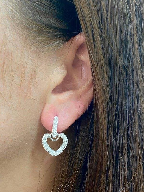 BRINCO ARGOLA C/PINGENTE CORAÇÃO CRAVEJADO