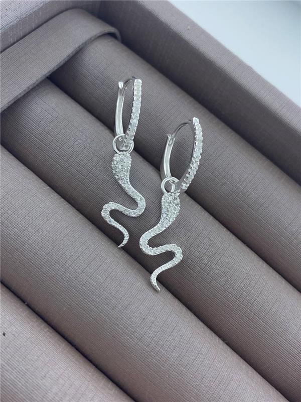 BRINCO ARGOLA C/PINGENTE SERPENTE CRAVEJADO
