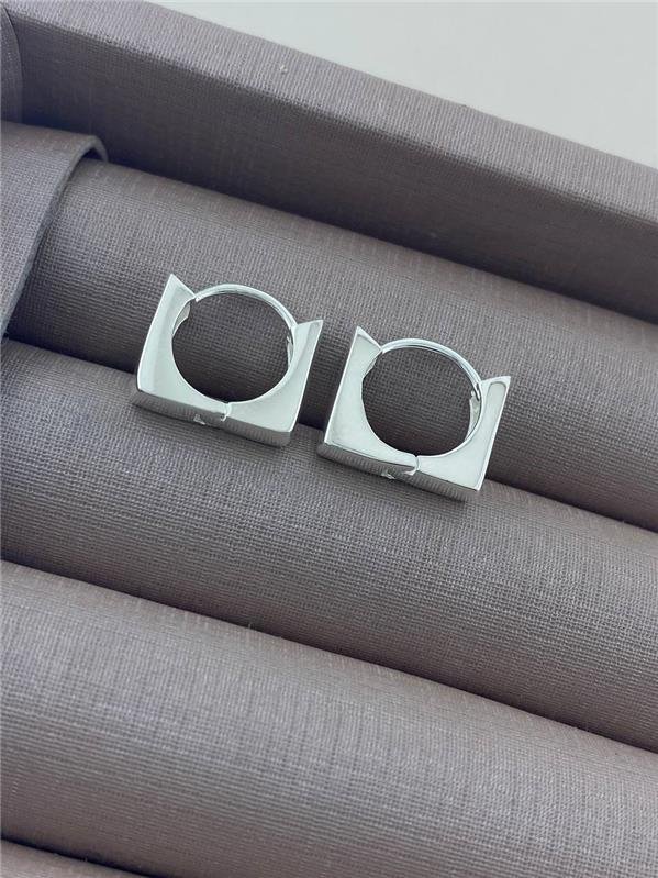 BRINCO ARGOLA FIO QUADRADO