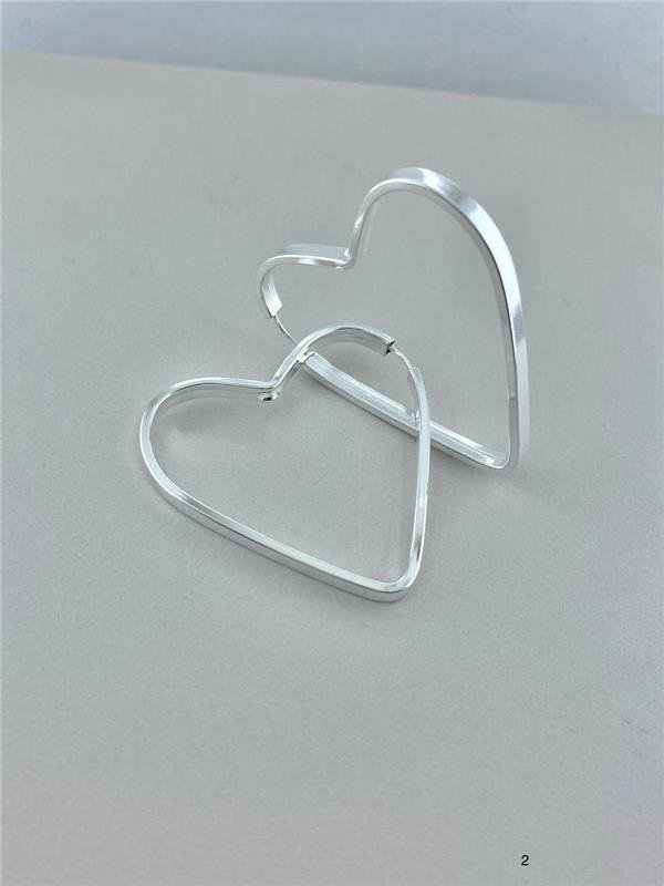 BRINCO ARGOLA CORAÇÃO FIO QUADRADO