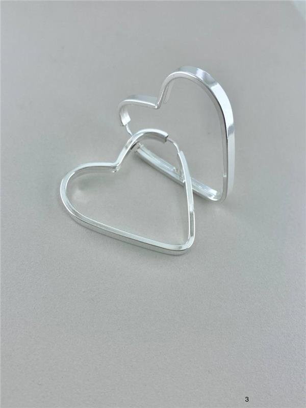 BRINCO ARGOLA CORAÇÃO FIO QUADRADO