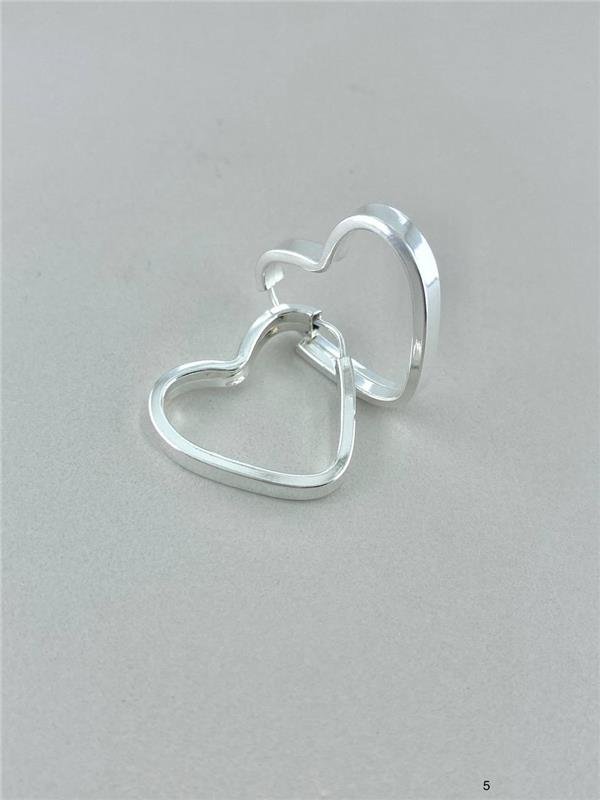 BRINCO ARGOLA CORAÇÃO FIO QUADRADO