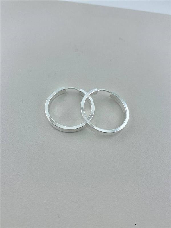 BRINCO ARGOLA FIO QUADRADO