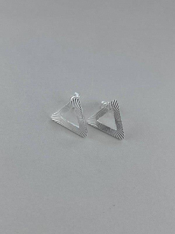 BRINCO TRIÃNGULO INVERTIDO ORGÂNICO