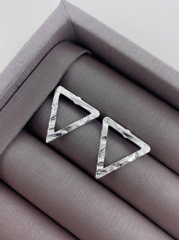 BRINCO TRIÂNGULO INVERTIDO ORGÂNICO