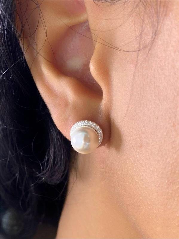 BRINCO PÉROLA SHELL BASE EM ZIRCÔNIA