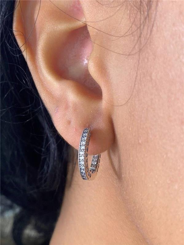 BRINCO ARGOLINHA C/DETALHE CORAÇÃO E ZIRCÔNIA