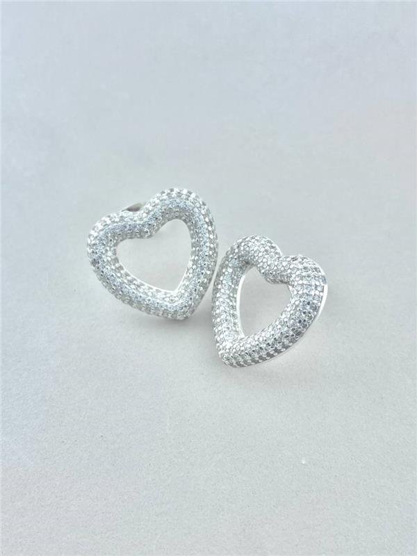 BRINCO CORAÇÃO VAZADO CRAVEJADO