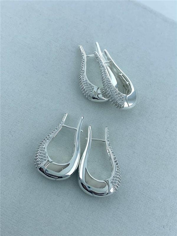 BRINCO ARGOLA U CRAVEJADO