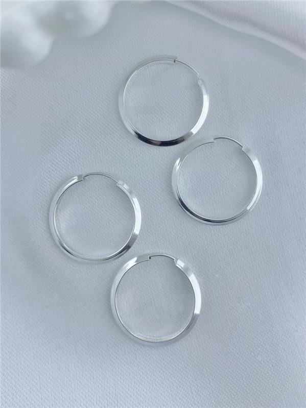 BRINCO ARGOLA FIO TRIÂNGULO