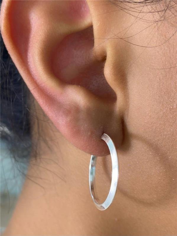 BRINCO ARGOLA FIO TRIÂNGULO