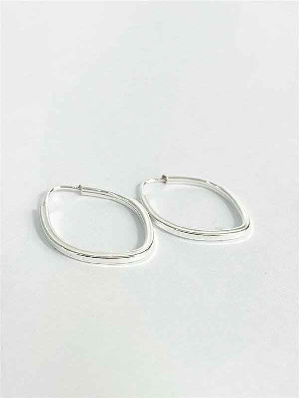 BRINCO OVAL FIO QUADRADO