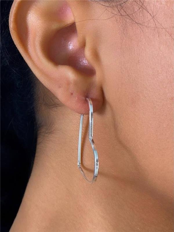 BRINCO ARGOLA CORAÇÃO FIO QUADRADO