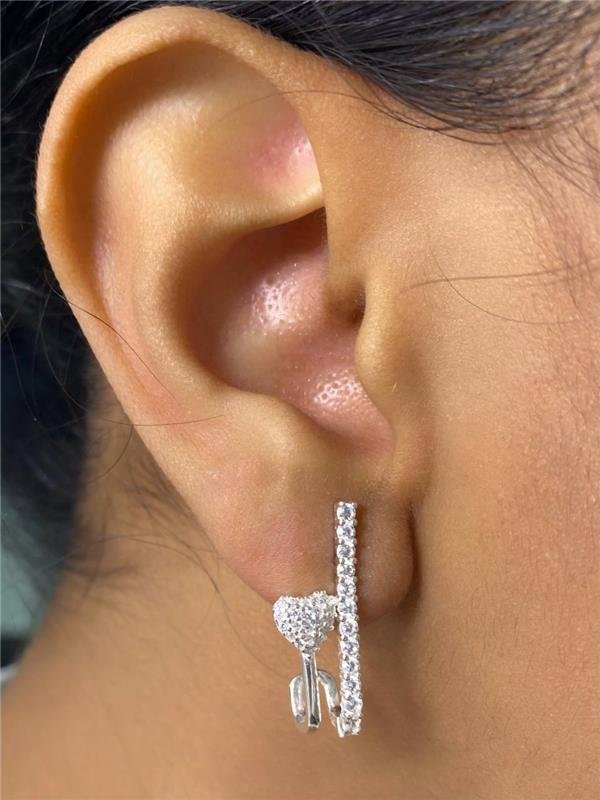 EARHOOK FIO E CORAÇÃO CRAVEJADO