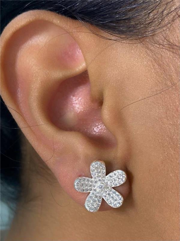 BRINCO FLOR CRAVEJADO