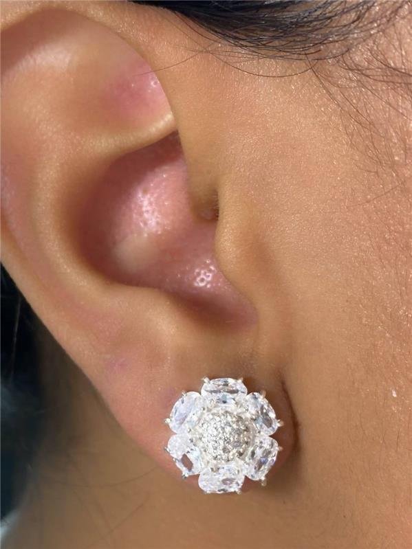 BRINCO FLOR MARGARIDA COM ZIRCÔNIA