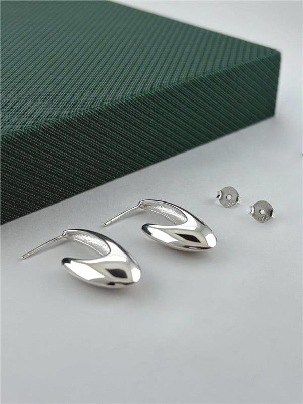 BRINCO GOTA ALONGADA LISO 2,6X1,6CM