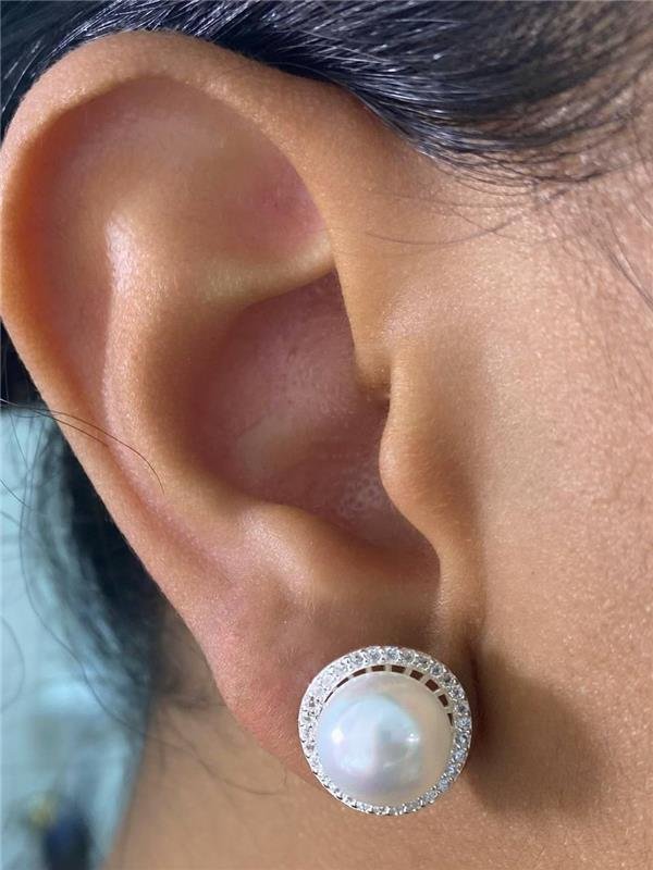 BRINCO CÍRCULO C/PÉROLA E ZIRCÔNIA