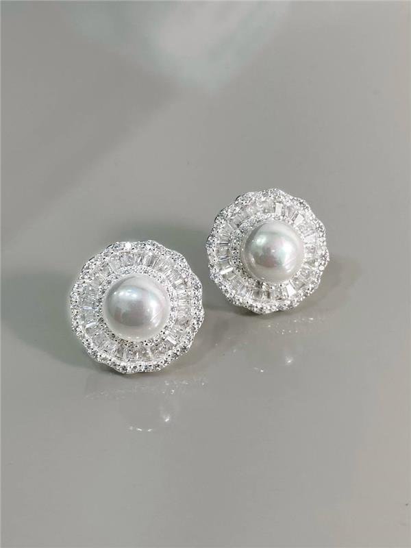 BRINCO FLOR C/PÉROLA E ZIRCÔNIA