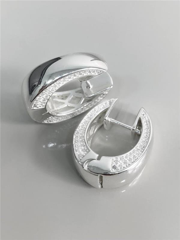 BRINCO OVAL C/ZIRCÔNIA