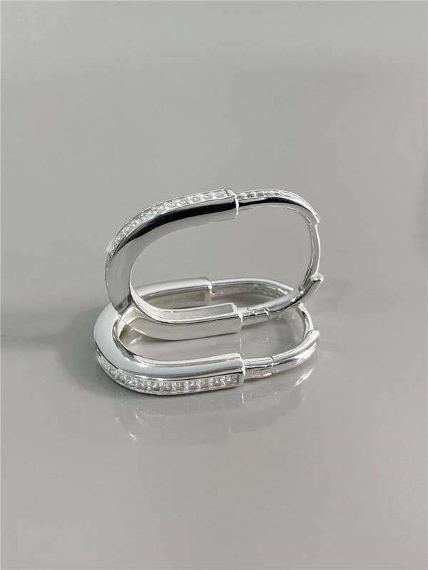 BRINCO ARGOLA OVAL C/ZIRCÔNIA