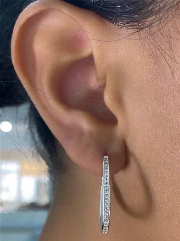 BRINCO ARGOLA OVAL C/ZIRCÔNIA