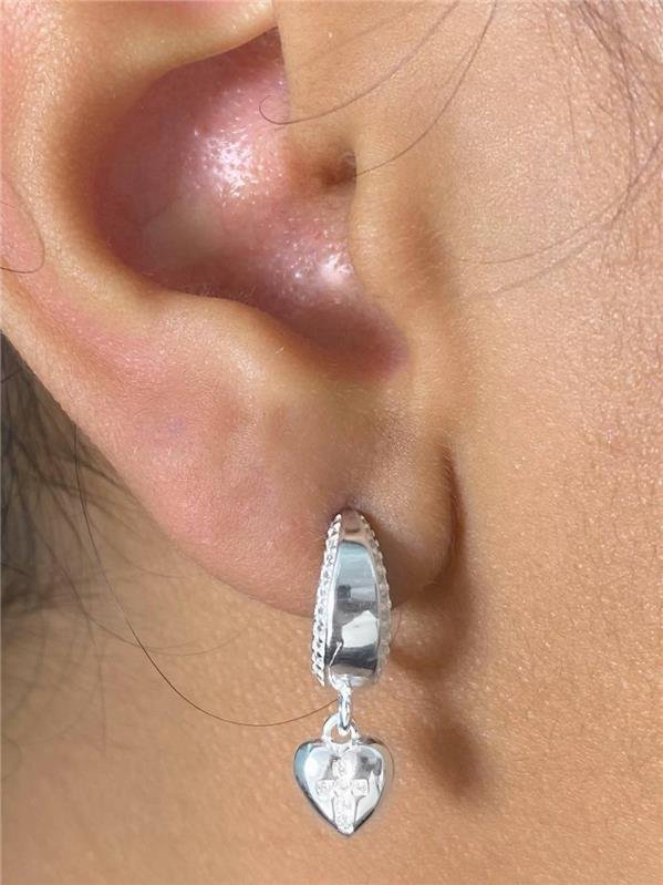 BRINCO ARGOLINHA C/PINGENTE CORAÇÃO 