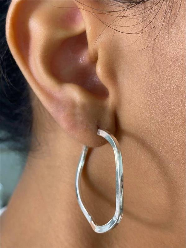 BRINCO ARGOLA FIO ONDULADO