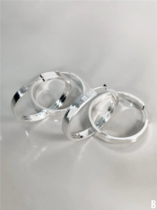 BRINCO ARGOLA FIO RETÂNGULAR LARGO