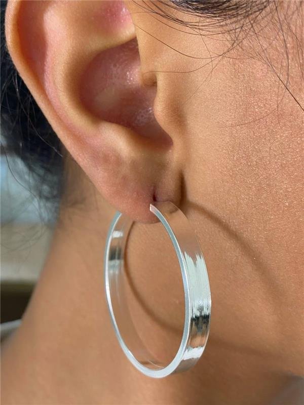 BRINCO ARGOLA FIO RETÂNGULAR LARGO