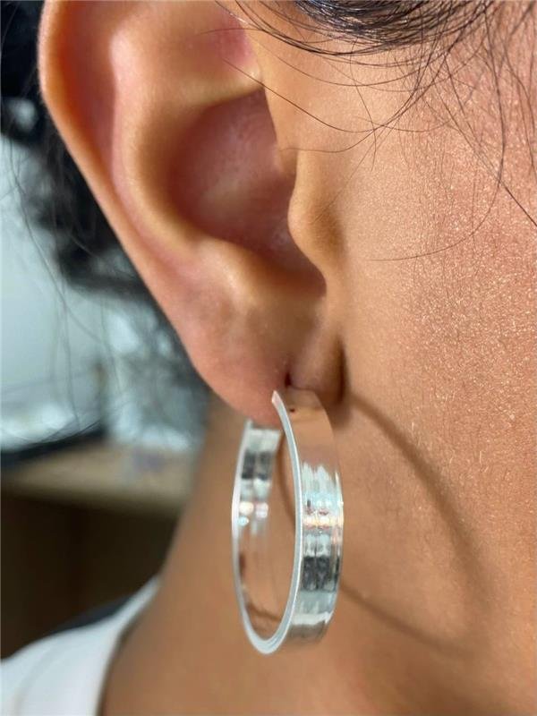 BRINCO ARGOLA FIO RETÂNGULAR LARGO