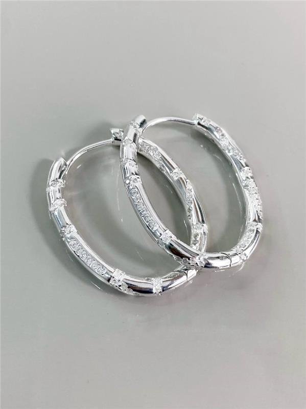 BRINCO ARGOLA OVAL C/DETALHE EM ZIRCÔNIA