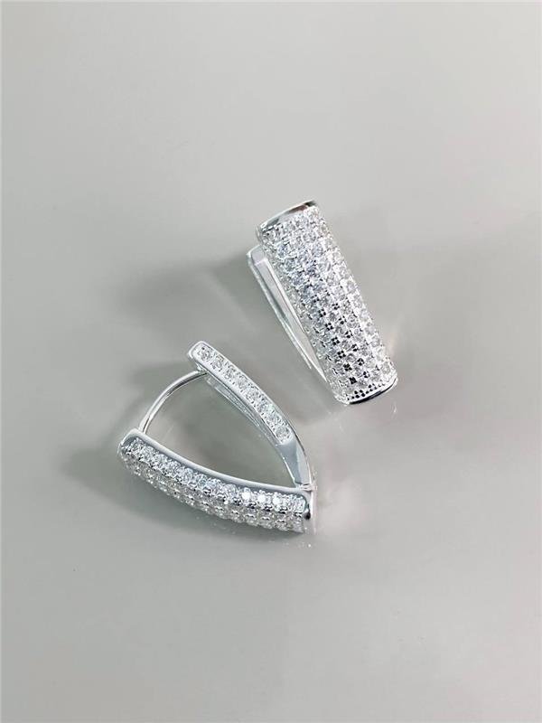 BRINCO EM V LARGO C/ZIRCÔNIA