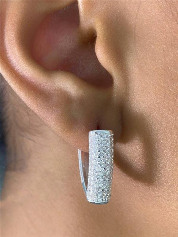 BRINCO EM V LARGO C/ZIRCÔNIA