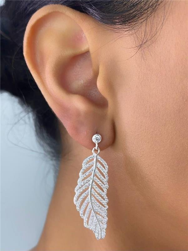 BRINCO PINGENTE PENA CRAVEJADA