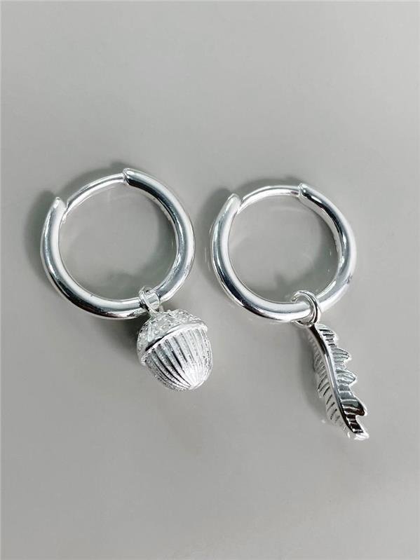 BRINCO ARGOLA PINGENTE CASTANHA E FOLHA