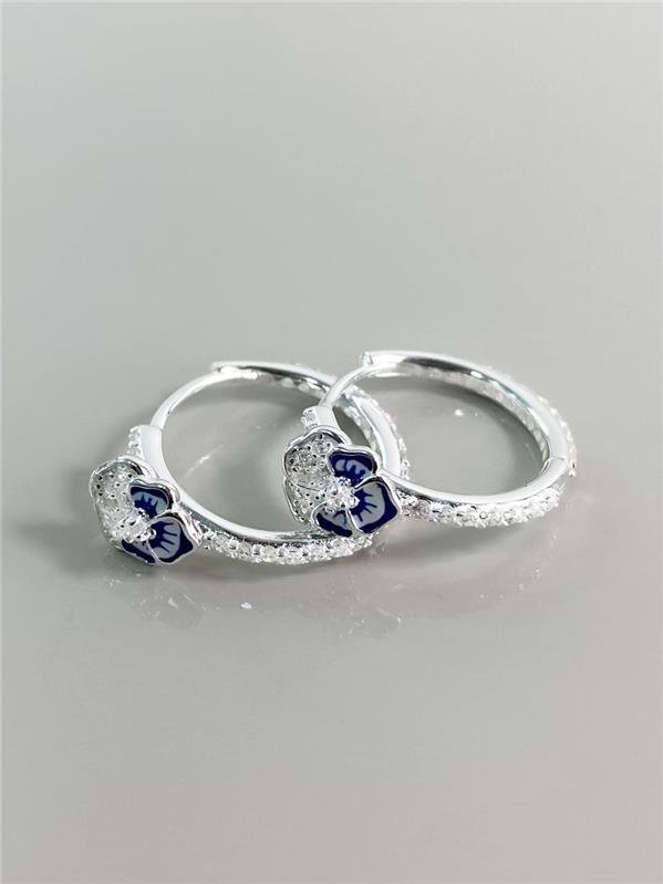 BRINCO ARGOLA C/DETALHE FLOR E ZIRCÔNIA