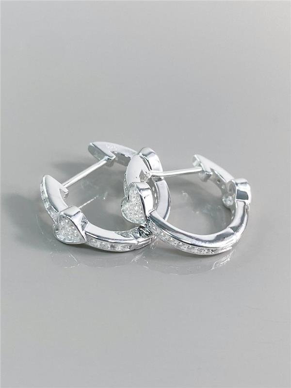 BRINCO ARGOLA C/DETALHE CORAÇÃO ZIRCÔNIA