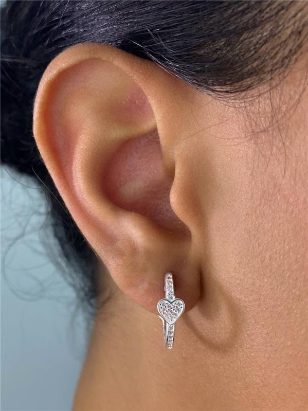 BRINCO ARGOLA C/DETALHE CORAÇÃO ZIRCÔNIA