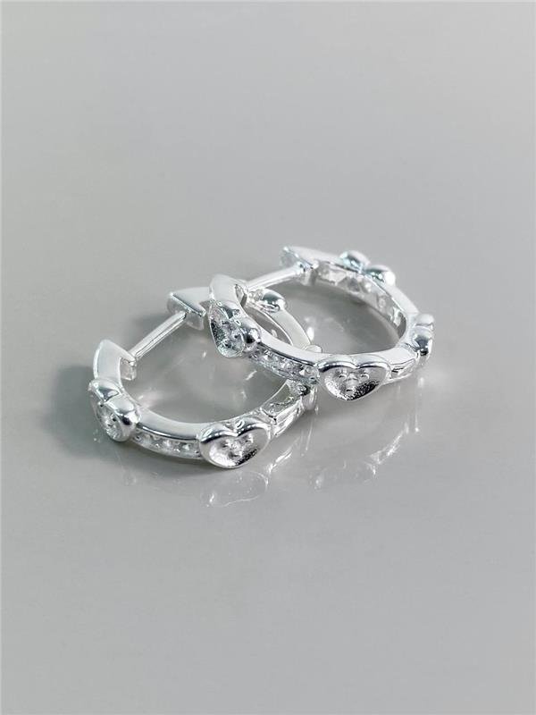 BRINCO ARGOLA C/DETALHE EM CORAÇÃO