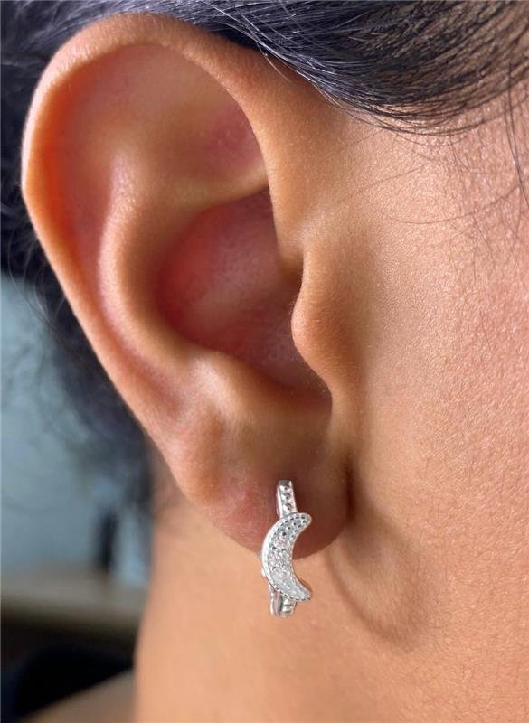 BRINCO ARGOLINHA DETALHE LUA E ESTRELA