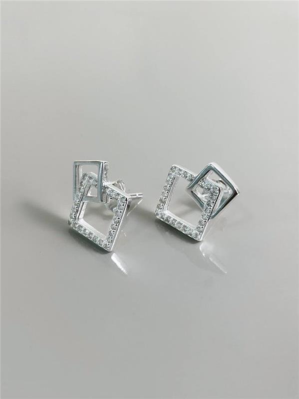 BRINCO GEOMÉTRICO VAZADO