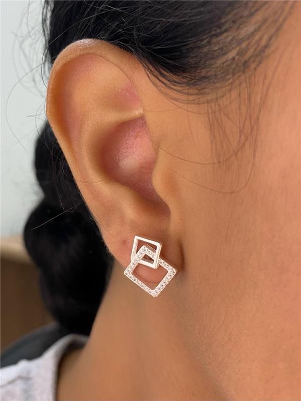 BRINCO GEOMÉTRICO VAZADO