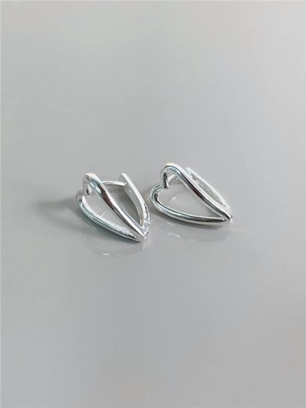 BRINCO ARGOLA CORAÇÃO VAZADO