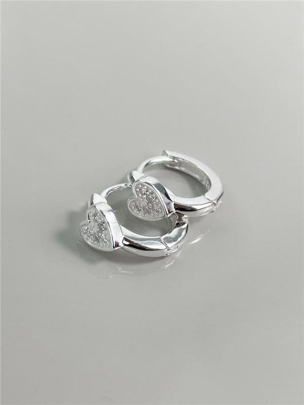 BRINCO ARGOLINHA C/DETALHE CORAÇÃO ZIRCÔNIA