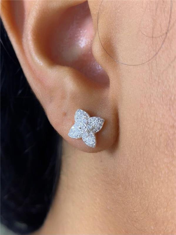 BRINCO FLOR CRAVEJADA