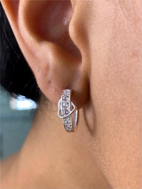 BRINCO ARGOLA C/CORAÇÃO ENTRELAÇADO ZIRCÔNIA