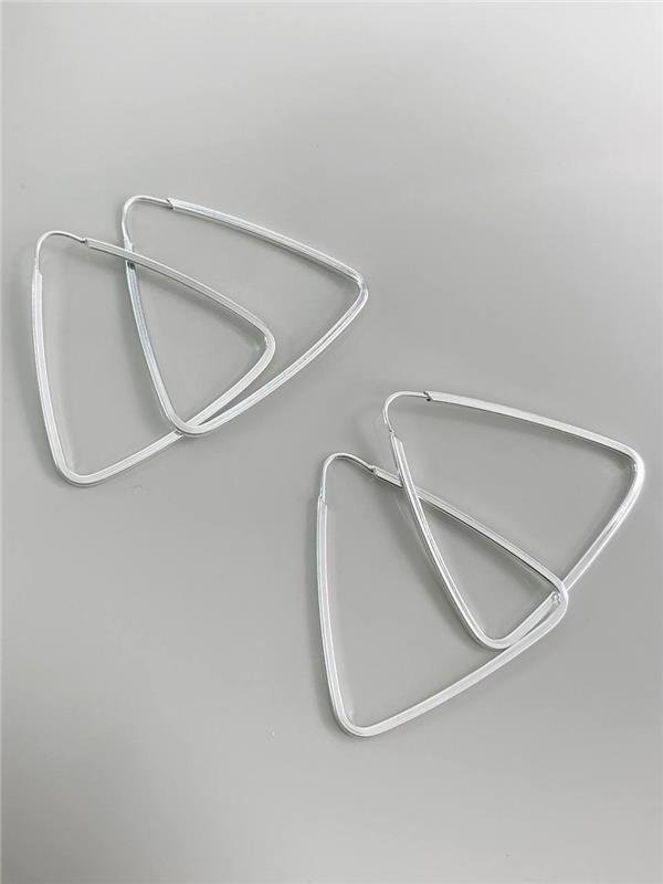 BRINCO TRIÂNGULO FIO QUADRADO