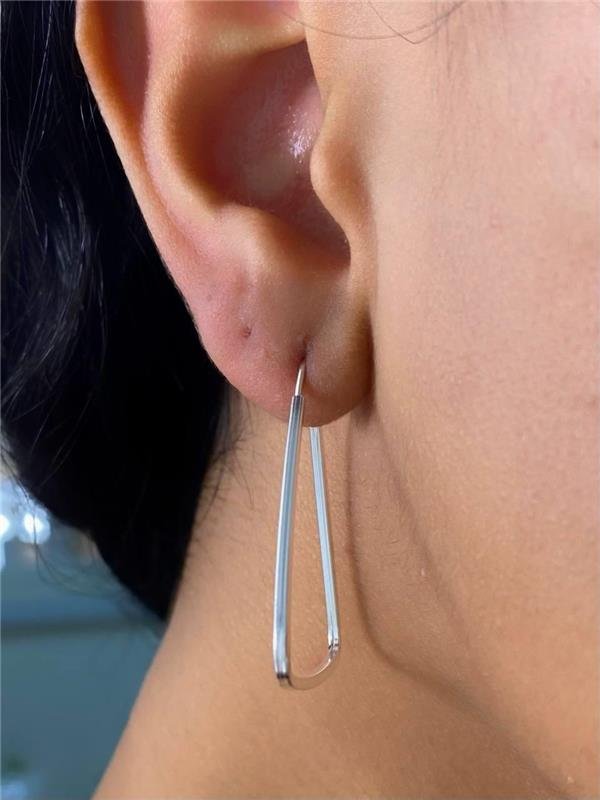 BRINCO TRIÂNGULO FIO QUADRADO 1MM 3,2CM