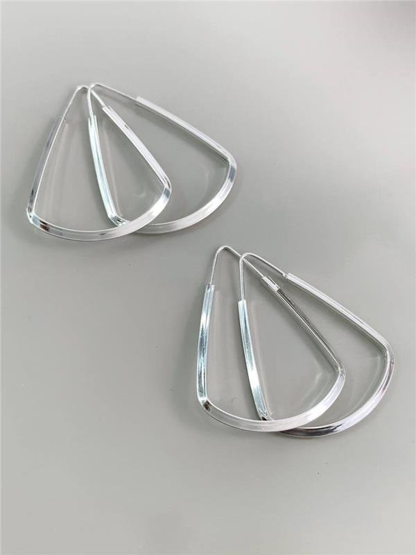 BRINCO GOTA FIO TRIÂNGULO